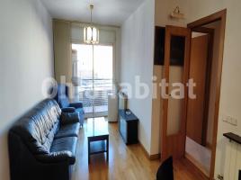 Flat, 86 m², near bus and train, almost new