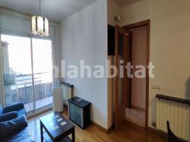 Flat, 86 m², near bus and train, almost new