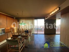 Flat, 218 m²