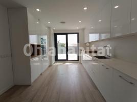 Duplex, 181 m², near bus and train, almost new