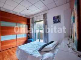 Casa (unifamiliar aislada), 975 m², seminuevo, Zona