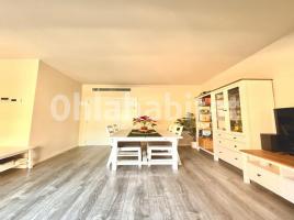 Piso, 107 m², cerca de bus y tren, seminuevo