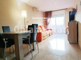 Piso, 77 m², seminuevo, Zona