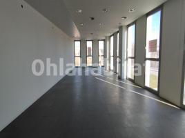 Alquiler oficina, 92 m², cerca de bus y tren, seminuevo