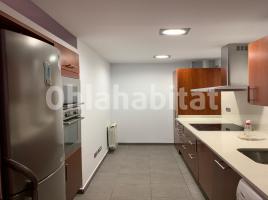 Alquiler estudio, 55 m², cerca de bus y tren, seminuevo