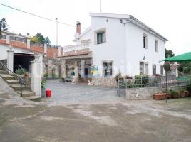 Houses (villa / tower), 298 m², Calle Carolinas