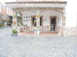 Houses (villa / tower), 298 m², Calle Carolinas