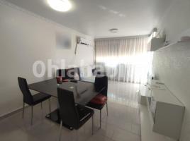 Piso, 78 m², cerca de bus y tren, Calle Carrer Saturn