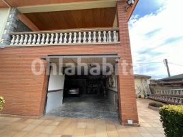 Casa (chalet / torre), 324 m², cerca de bus y tren, Calle Gerani, 4