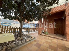 Casa (chalet / torre), 324 m², cerca de bus y tren, Calle Gerani, 4