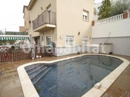 Houses (villa / tower), 253 m², Calle de Walt Disney, 1B