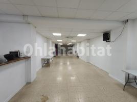 Alquiler local comercial, 147 m², cerca de bus y tren, Calle de la Igualtat, 16