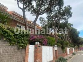 Houses (villa / tower), 315 m², Calle de Cubelles