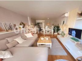 Flat, 92 m², near bus and train, almost new