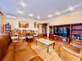 Flat, 100 m², near bus and train, almost new, Calle de Pere III, 35