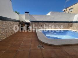 Casa (unifamiliar adossada), 155 m², prop de bus i tren, seminou