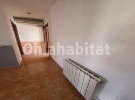 Casa (unifamiliar adossada), 155 m², prop de bus i tren, seminou