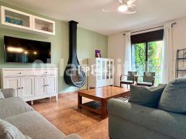 Casa (unifamiliar adosada), 281 m², seminuevo, Zona