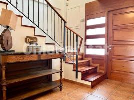 Casa (unifamiliar adosada), 281 m², seminuevo, Zona