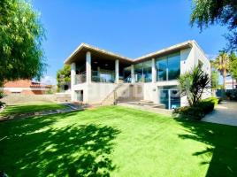 Casa (chalet / torre), 350 m², seminuevo