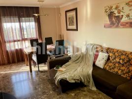 Piso, 144 m², cerca de bus y tren, Calle Joan Miró