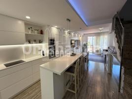  (unifamiliar adossada), 221 m², presque neuf, Zona