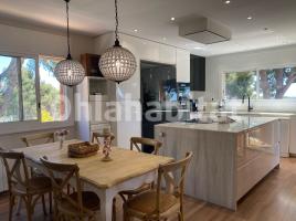 Houses (detached house), 531 m², near bus and train