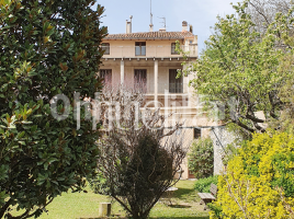 Houses (villa / tower), 880 m², near bus and train