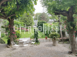 Houses (villa / tower), 880 m², near bus and train