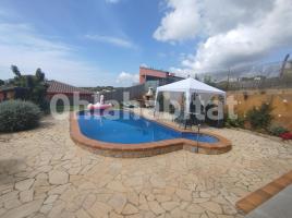 Houses (villa / tower), 291 m², near bus and train, almost new