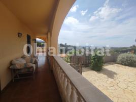Houses (villa / tower), 291 m², near bus and train, almost new