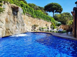  (xalet / torre), 330 m², presque neuf
