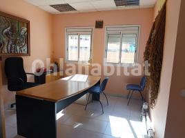 For rent business premises, 70 m², near bus and train