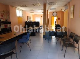 For rent business premises, 70 m², near bus and train
