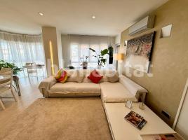 Dúplex, 119 m², près de bus et de train, Calle del Baró de Savassona, 5