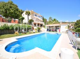Casa (unifamiliar adossada), 221 m², prop de bus i tren, seminou