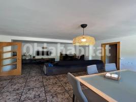 Houses (villa / tower), 185 m², near bus and train
