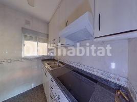 Pis, 56 m², près de bus et de train, Calle del Pilar