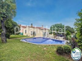 Houses (villa / tower), 144 m², Calle Castelló, 57
