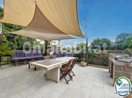 Houses (villa / tower), 144 m², Calle Castelló, 57