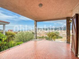 Houses (villa / tower), 259 m², Calle President Lluis Companys