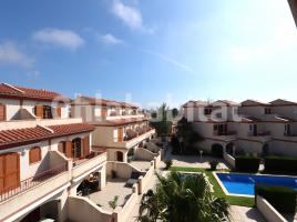 Houses (terraced house), 243 m², almost new, Calle de Chirac