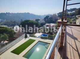 Houses (villa / tower), 358 m², almost new