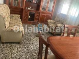 Piso, 95 m², cerca de bus y tren, Calle Mossèn Enric Gispert