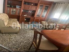 Piso, 95 m², cerca de bus y tren, Calle Mossèn Enric Gispert