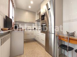 Houses (terraced house), 194 m², near bus and train, Calle de la Cerdanya