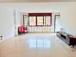 Pis, 149 m², prop de bus i tren, seminou, Calle de les Roses