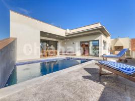 Houses (villa / tower), 477 m², almost new, Calle Vilafant, 15