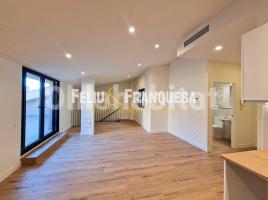 Duplex, 157 m², near bus and train, almost new