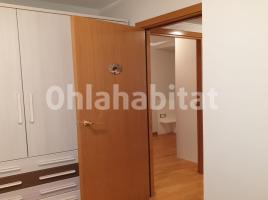 Piso, 82 m², cerca de bus y tren, seminuevo
